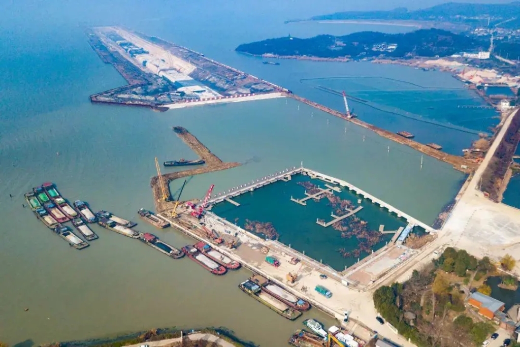 2019年12月27日，太湖隧道第一倉完成回水，順利實現(xiàn)首次陸島通道轉(zhuǎn)換，標(biāo)志著該工程施工進(jìn)入全新階段。